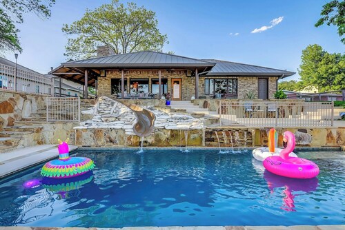 Waterfront Home- 2 Pools, Waterslide, huge boat dock and perfect layout!!
