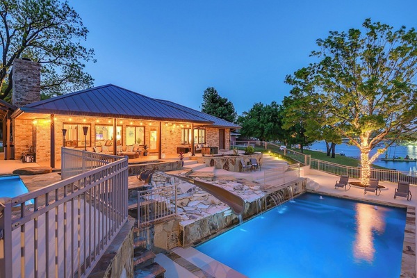 Piscina all'aperto, una piscina riscaldata