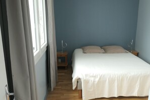 2 bedrooms, travel crib, WiFi, bed sheets