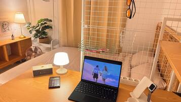 2 bedrooms, desk, WiFi, bed sheets