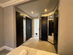 6 chambres, fer et planche à repasser, Wi-Fi