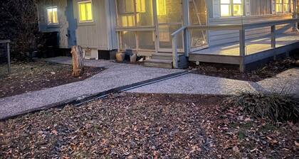 Charming 1-bedroom house with WiFi, AC in enchanting Burnsville