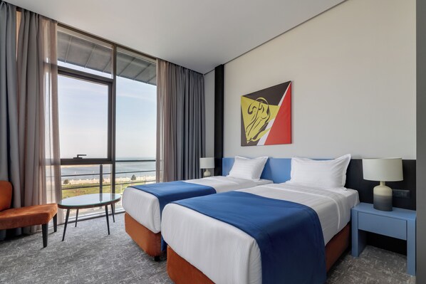 Coffre-fort, système d’insonorisation, fer et planche à repasser