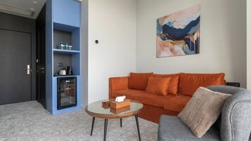 In-room safe, soundproofing, iron/ironing board, free WiFi