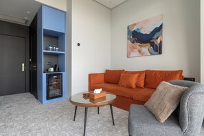 In-room safe, soundproofing, iron/ironing board, free WiFi - Maison Riviera (Baku)