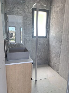 Haartrockner, Seife, Toilettenpapier