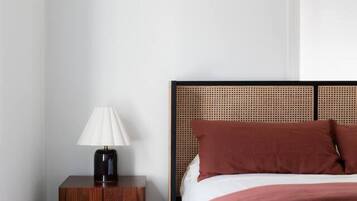 4 bedrooms, desk, iron/ironing board, WiFi