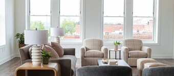 Historic Rooftop Steps to DT Shops & Dining Unit 4