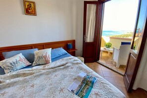 2 bedrooms, iron/ironing board, free WiFi, bed sheets - Modern Equipped Holiday Home for Families with Sew View in the Sinis Peninsula (Funtana Meiga)