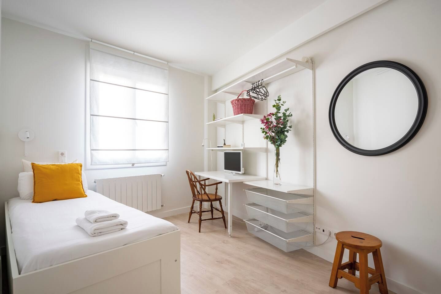 2 bedrooms, desk, iron/ironing board, Internet