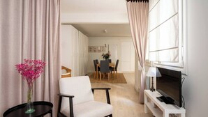 TV - Apartamento Vargas 73. (Santander)