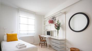 2 bedrooms, desk, iron/ironing board