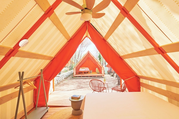Tent, 1 Queen Bed | Down duvets, free WiFi, bed sheets