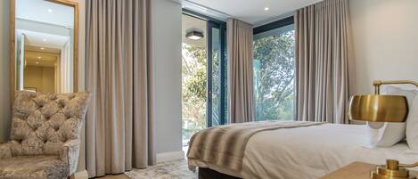 2 bedrooms, in-room safe, iron/ironing board, internet