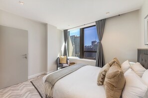 1 soverom, safe på rommet, strykejern/-brett og internettilgang