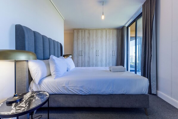 3 bedrooms, in-room safe, iron/ironing board, internet