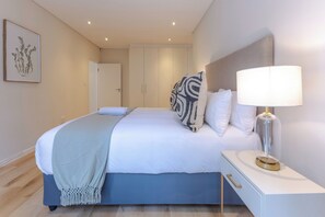 3 habitaciones, tabla de planchar con plancha, internet y ropa de cama 