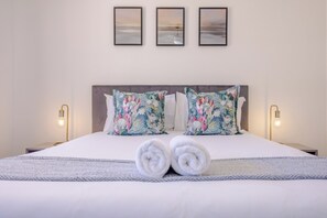 2 bedrooms, iron/ironing board, Internet, bed sheets