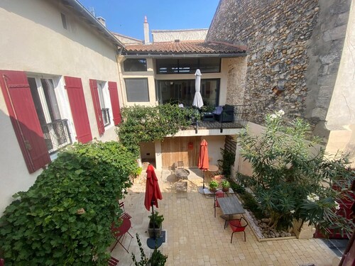 Charming modern apartment in a quiet Provencal house in Eyragues Alpilles