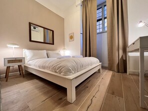 2 bedrooms, iron/ironing board, free WiFi