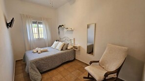 3 bedrooms, free WiFi, bed sheets