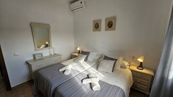 3 室のベッドルーム、WiFi (無料)、ベッドシーツ