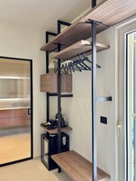 Caja de seguridad en la habitación y escritorio 