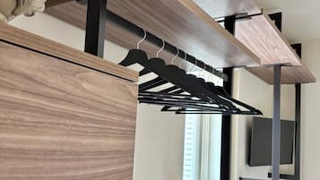 Superior-Zimmer | Zimmersafe, Schreibtisch, laptopgeeigneter Arbeitsplatz