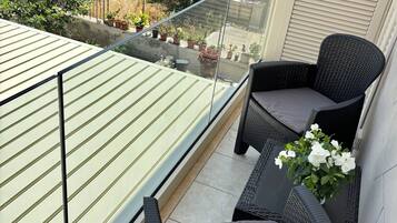 Caja de seguridad en la habitación y escritorio