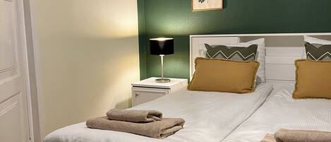 1 soverom, strykejern/-brett, reiseseng for barn og wi-fi