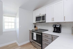 Private kitchen - Franklin Street Suite by STAY Newport (Newport)
