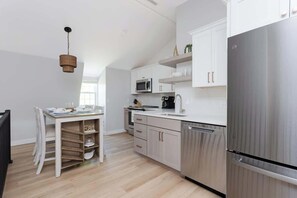 Private kitchen - Franklin Street Suite by STAY Newport (Newport)