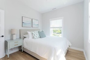 2 bedrooms, WiFi - Franklin Street Suite by STAY Newport (Newport)