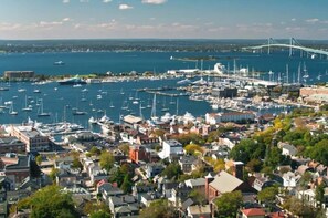 Marina - Franklin Street Suite by STAY Newport (Newport)