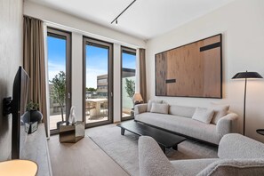 TV, stereo, offices - Zenit Royal - Penthouse City Skyline & Concierge (Luxembourg)
