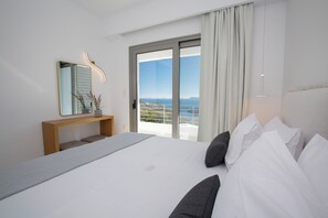 4 habitaciones, tabla de planchar con plancha, wifi y ropa de cama 