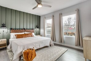 3 bedrooms, desk, iron/ironing board, free WiFi