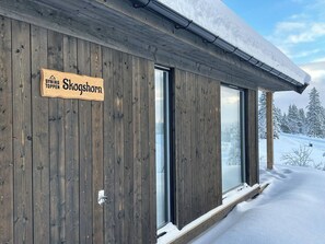 Hytte - 5 soveværelser - handicapvenligt - terrasse | Udendørsområde