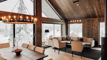 Cabin, 5 Bedrooms, Accessible, Patio | Dining room