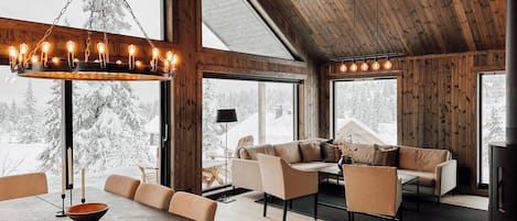 Cabin, 5 Bedrooms, Accessible, Patio | Dining room