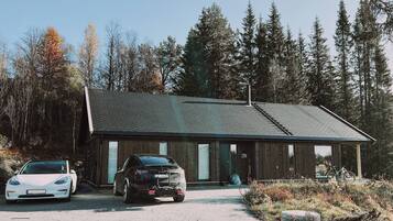 Cabane, 5 chambres, accessible aux personnes à mobilité réduite, patio | Façade de l’hébergement