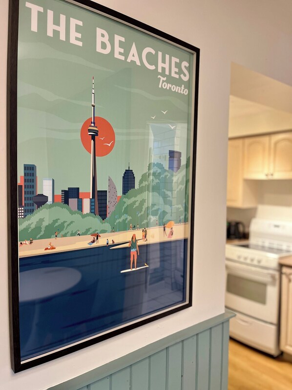 Private kitchen - Cozy retreat steps from the beach, boardwalk, and trendy Queen St shops! (Toronto)