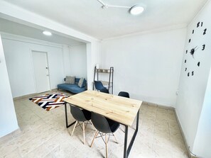 Basic Apartment | Dining room