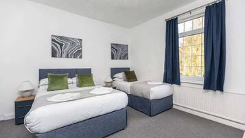 3 bedrooms, iron/ironing board, WiFi, bed sheets