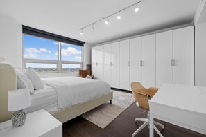 2 habitaciones, tabla de planchar con plancha, wifi y ropa de cama