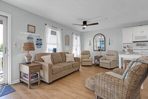 TV, books - Perfect Surf City Stay: Walk to Beach, Dining, & Fun (Surf City)