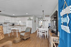 Fridge, oven, stovetop, coffee/tea maker