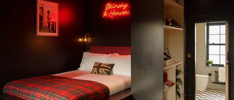 1 dormitori, planxa i posts de planxar, Internet i roba de llit