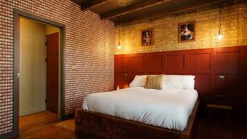 1 bedroom, desk, iron/ironing board, Internet