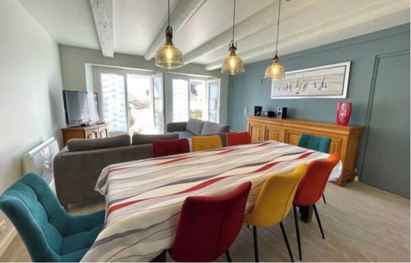 Télévision, chaîne hi-fi